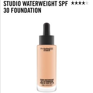 Mac studio  Waterweight foundation + free gift
